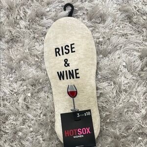 Hot Sox Women's Cream Socks with Wine Design